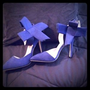Size 8.5/9  Navy Blue heels